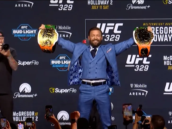 Конор Макгрегор сорвал очки с Холлоуэя на пресс-конференции UFC 329 — фото 2