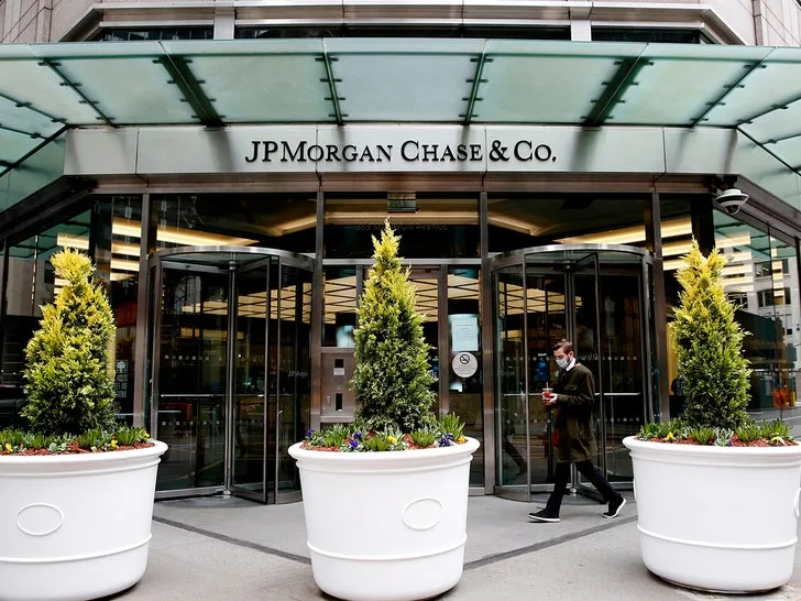 Экс-банкир JPMorgan ответил на обвинения бывшего начальника в сексуальных домогательствах — фото 3