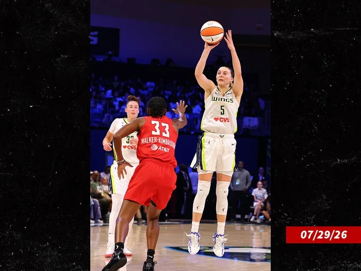 WNBA удалила видео с Бюкерс и Риз, поставившими 400 долларов на игру — фото 2