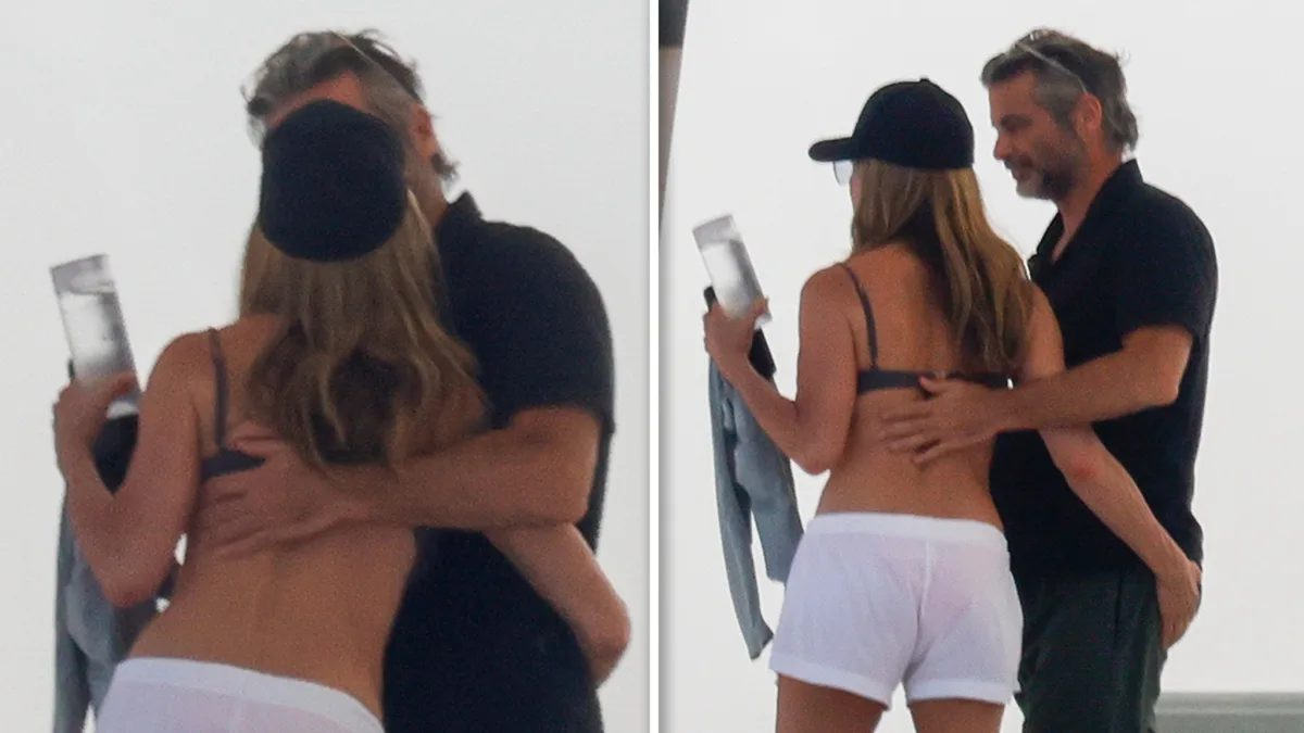 Jennifer Aniston Flaunts Bikini, Kisses Boyfriend on Yacht
