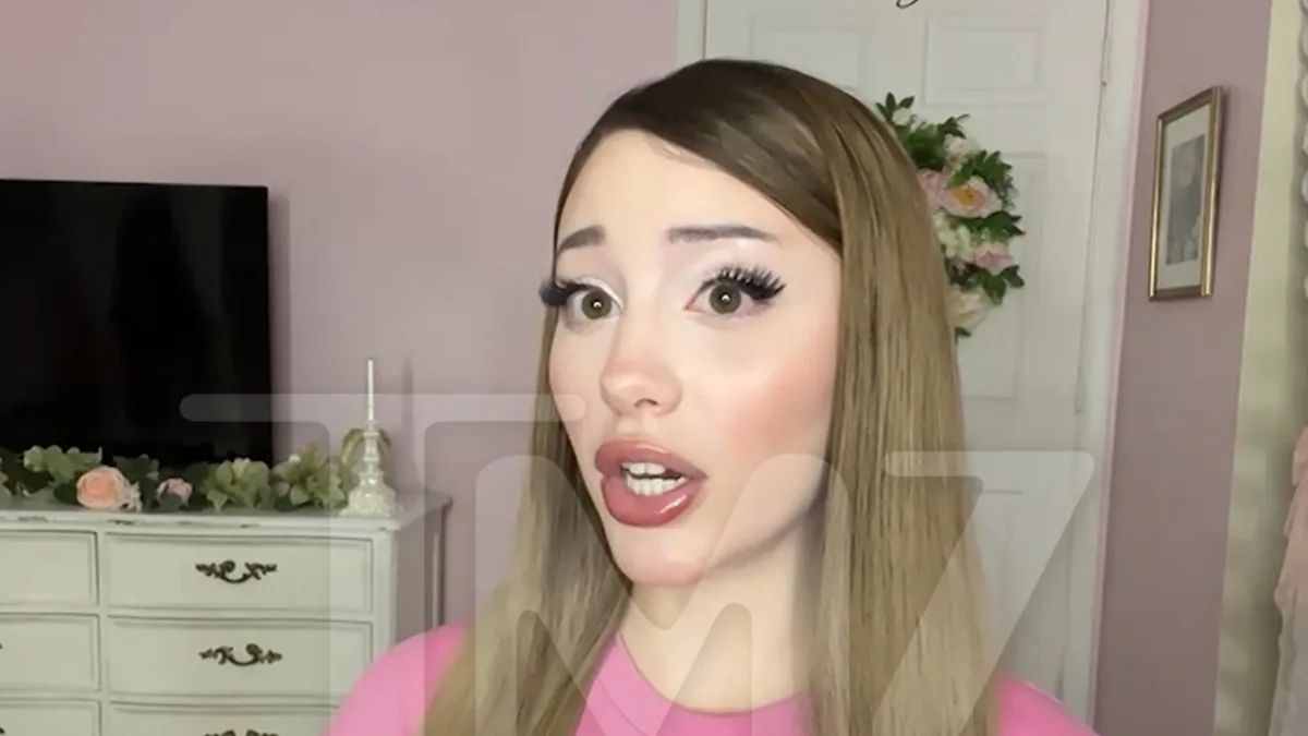 Ariana Grande Look-Alike Paige Niemann Felt 'Misled' by Star's DM