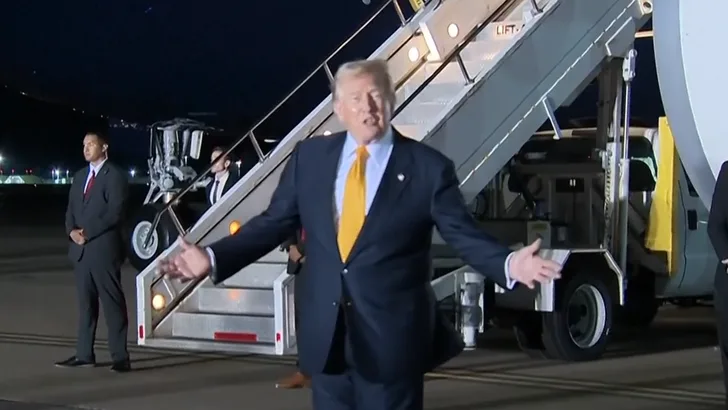 Трамп выдал повестки журналистам NYT из-за статьи о самолёте — фото 3