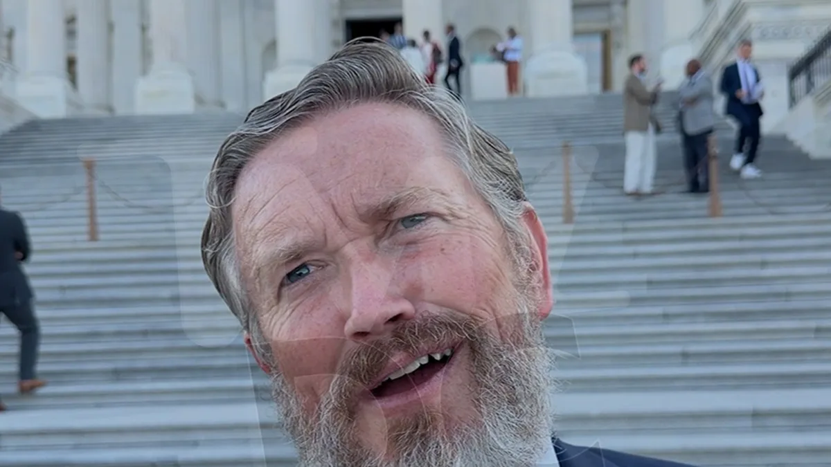 Thomas Massie Won't Run for Senate, Calls Congress 'Prison'