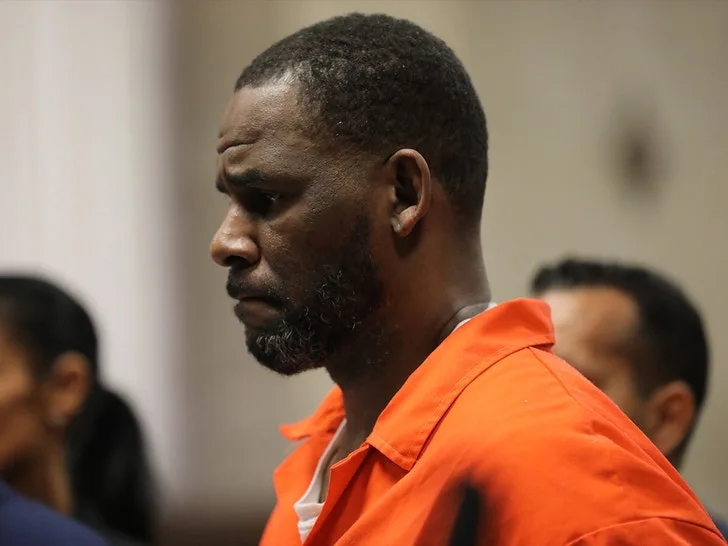 R. Kelly борется за помилование: раскол в команде певца — фото 1