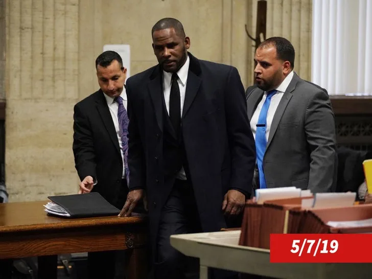 R. Kelly борется за помилование: раскол в команде певца — фото 2