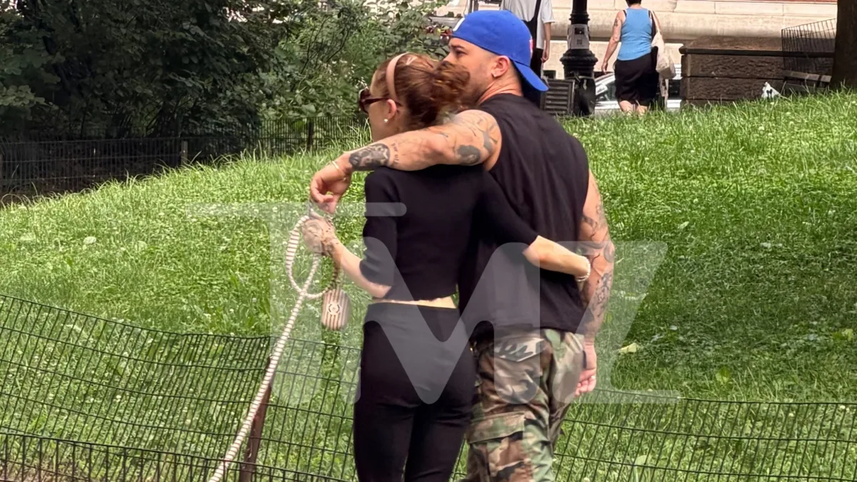 Ariana Grande and Ricky Alvarez Rekindle Romance with Central Park Stroll