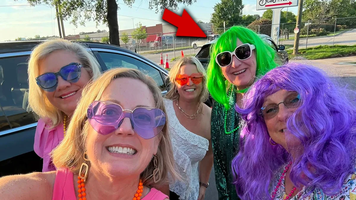 Donna Kelce Rocks Green Wig and Parties After Travis and Taylor's Wedding