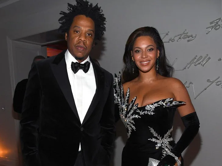 Мужчина протаранил ворота дома Бейонсе и Jay-Z — фото 2