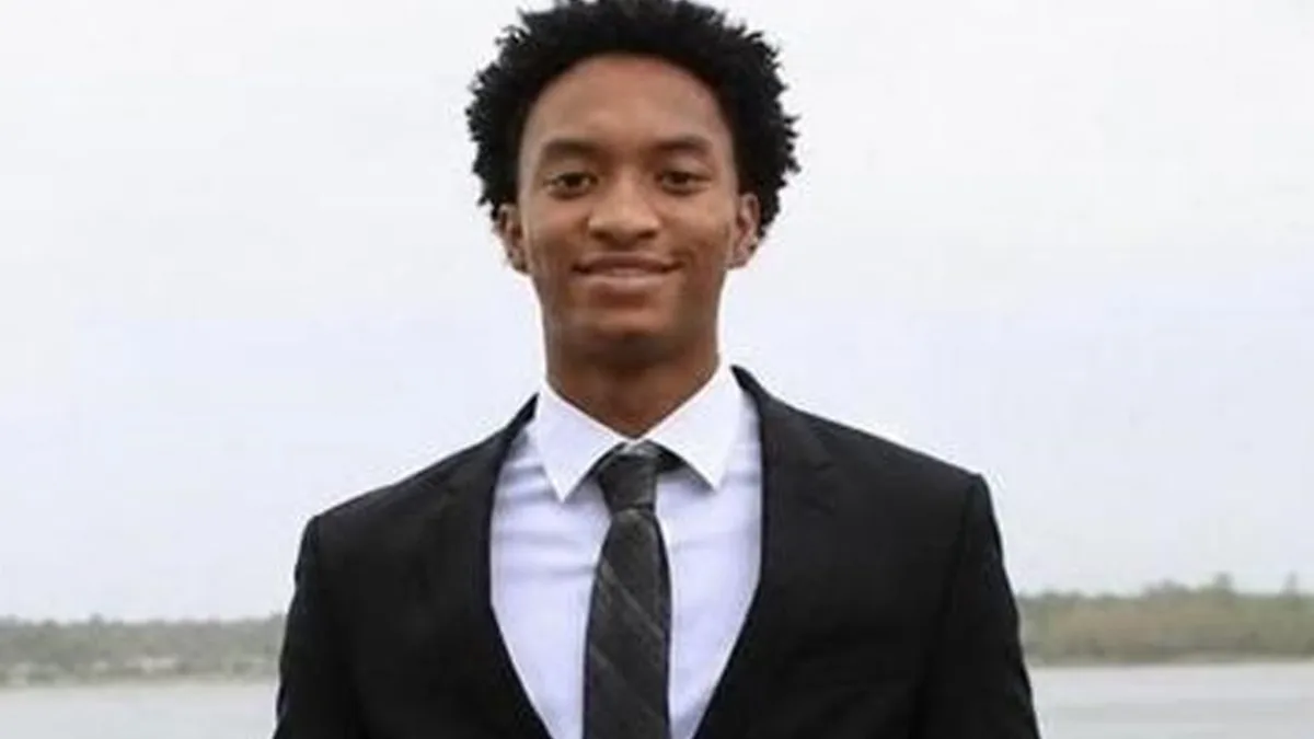 Nolan Wells Death: Police Search Friends' Boats