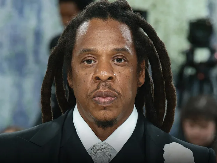 Jay-Z добивается взыскания долга с крёстной мужчины, называющего себя его сыном — фото 1