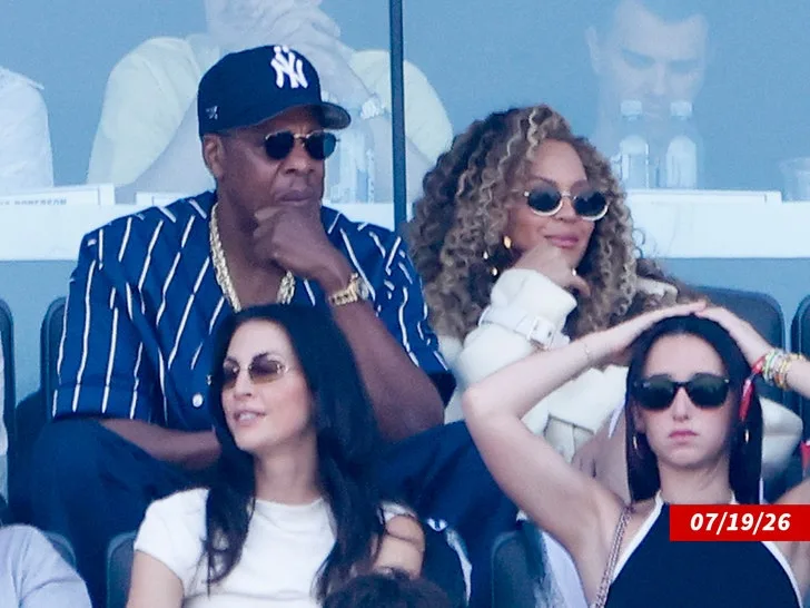 Jay-Z добивается взыскания долга с крёстной мужчины, называющего себя его сыном — фото 3