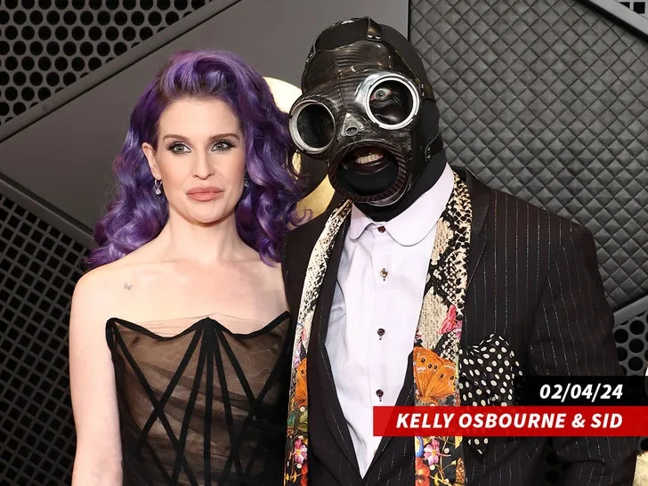 Келли Осборн намекнула на Сида Уилсона после его увольнения из Slipknot — фото 6
